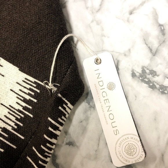 Indigenous Brown Cape Poncho Style Sweater Size One Size NWT - Picture 4 of 4